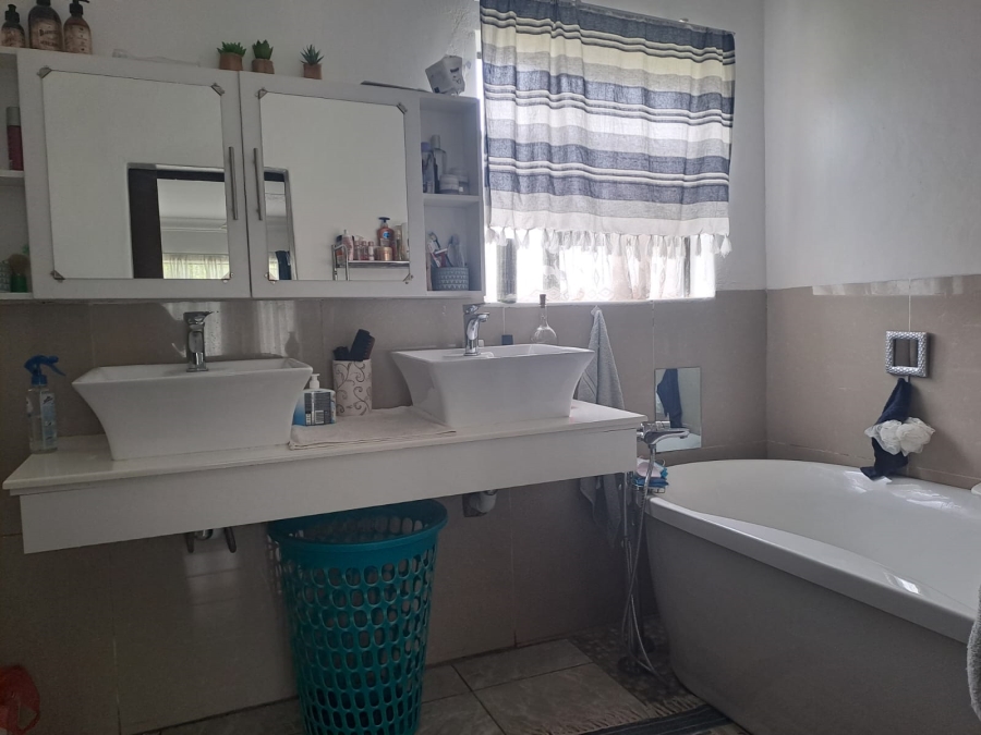 4 Bedroom Property for Sale in La Hoff North West